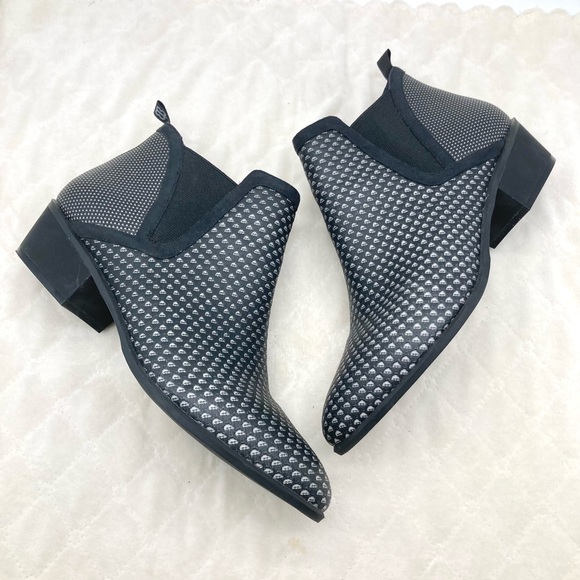 Women’s Beta Brand Tennis Western Pull On Ankle Boots - Picture 8 of 16